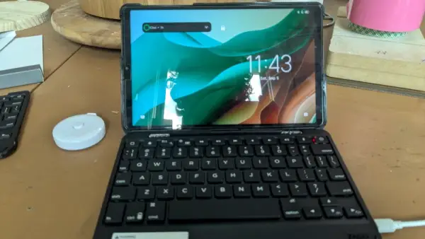 Клавіатура старого iPad перетвориться на сучасний нетбук 1
