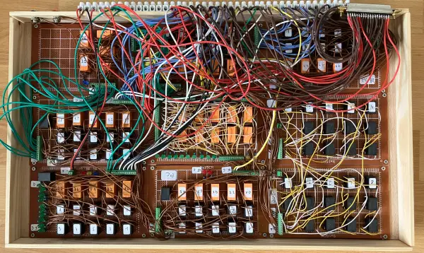 16-бітний релейний комп’ютер для домашнього використання: виклик 2026 Retrocomputing Challenge