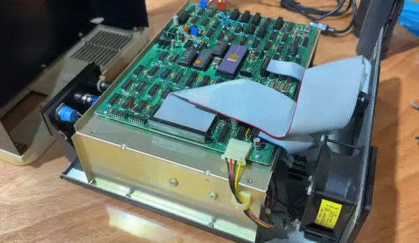 12-мегабайтний зовнішній жорсткий диск TRS-80 1983 року: погляд у минуле 1