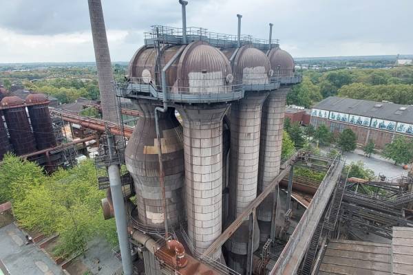 Комплекс, що постачає нагріте стиснене повітря до печі.